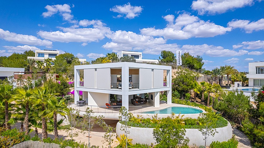3 bedroom Villa with basement in Las Colinas Golf in Vidando Estates