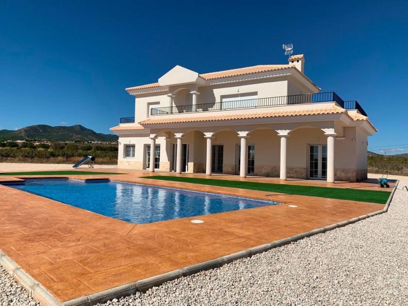 Luxury New Villas with Pool incl land, licences & legalities in Alicante, Pinoso in Vidando Estates