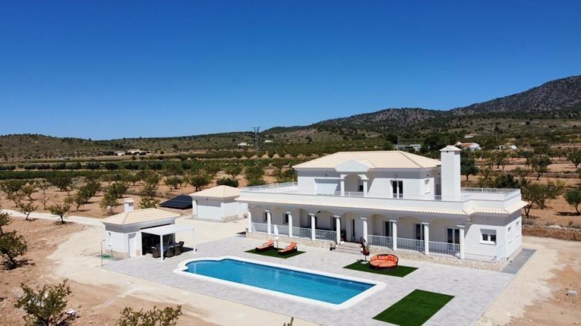 Luxury New Villas with Pool incl land, licences & legalities in Alicante, Pinoso in Vidando Estates