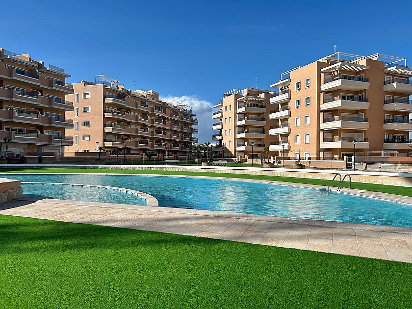 3 bedroom Apartment with terrace in El Raso in Vidando Estates