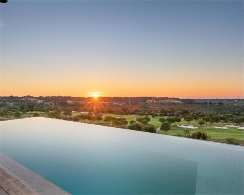 Morning Breeze, Armani Designer Villa op Las Colinas Golf - Vidando Estates