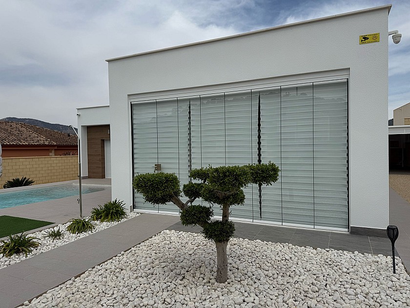 Prachtige bijna nieuwbouw villa te koop La Romana - Vidando Estates