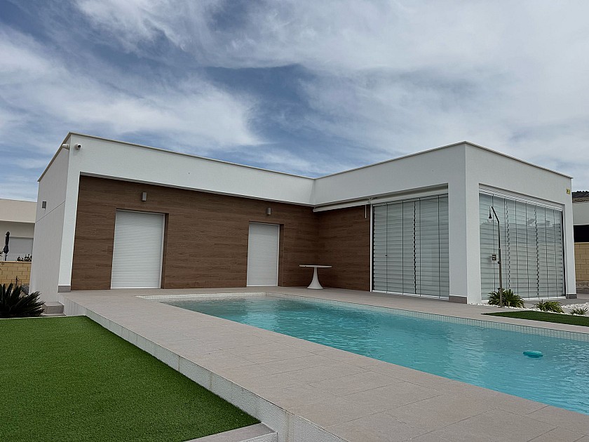 Prachtige bijna nieuwbouw villa te koop La Romana - Vidando Estates