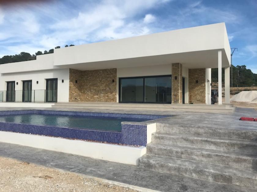 Nieuwbouw villa in La Romana, binnenland van Alicante - Vidando Estates
