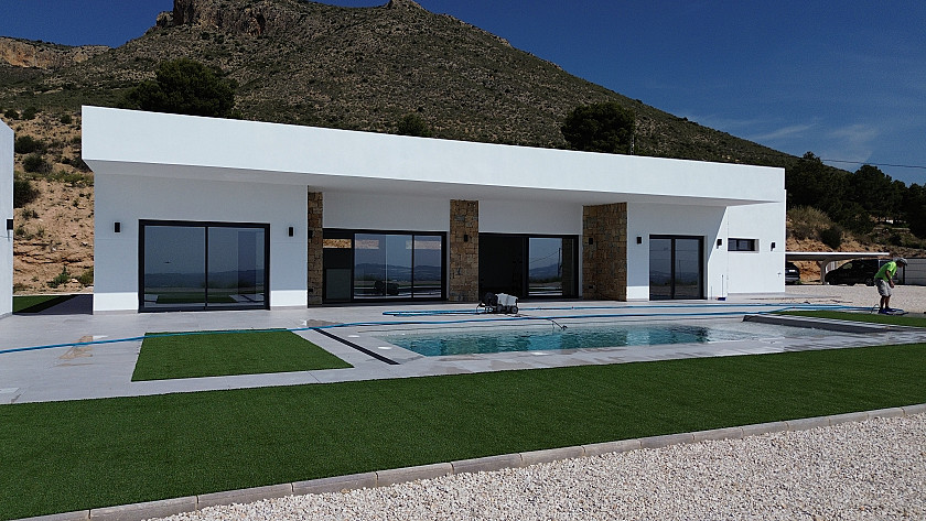 Vrijstaande villa met zwembad in La Romana of Hondon de las Nieves - Vidando Estates