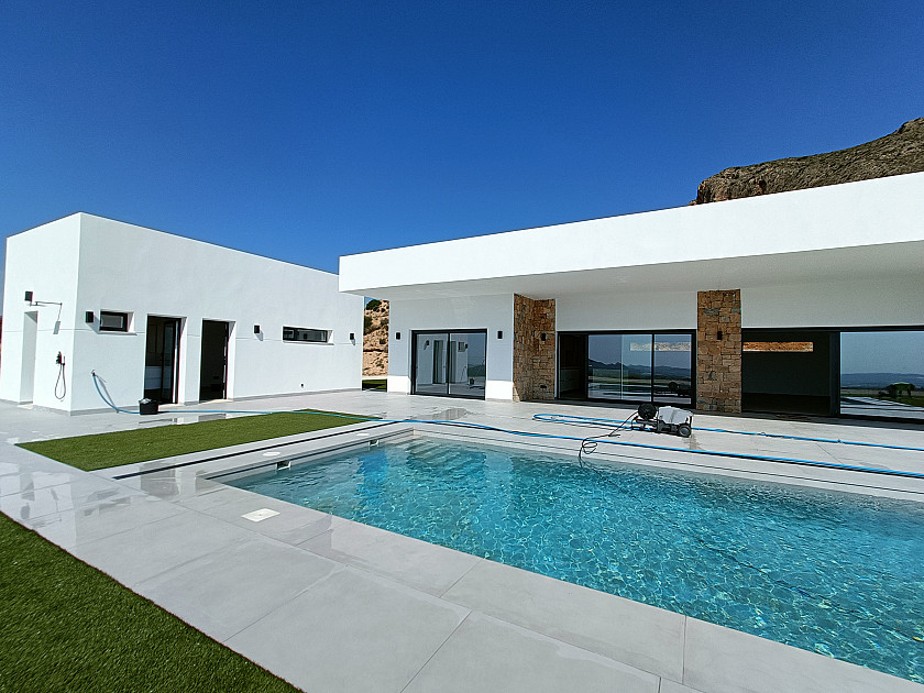 Vrijstaande villa met zwembad in La Romana of Hondon de las Nieves - Vidando Estates