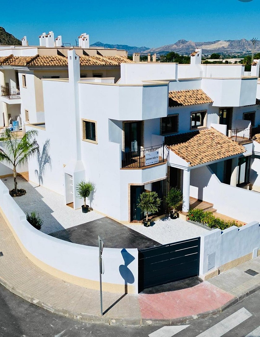 3 bedroom Terraced villa in Cox in Vidando Estates