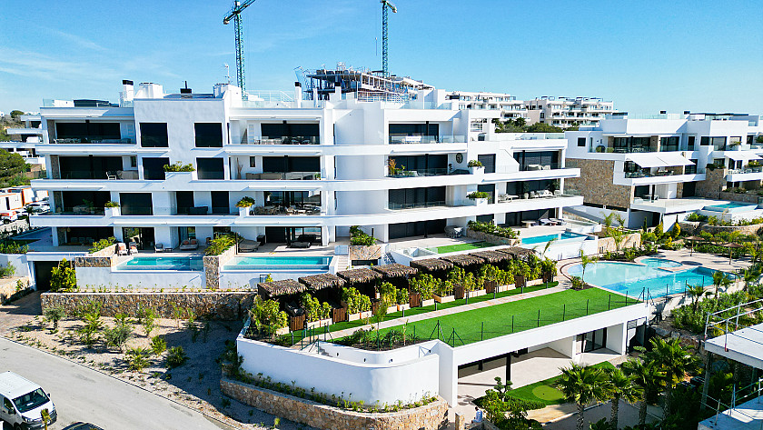 2 bedroom Apartments - solarium in Las Colinas Golf - Vidando Estates