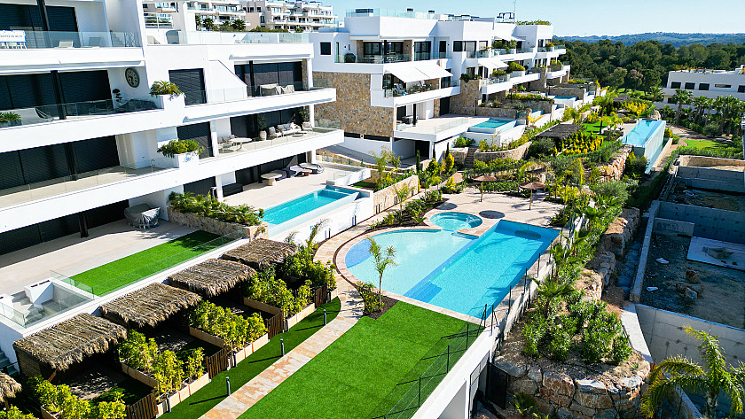 2 bedroom Apartments - solarium in Las Colinas Golf - Vidando Estates
